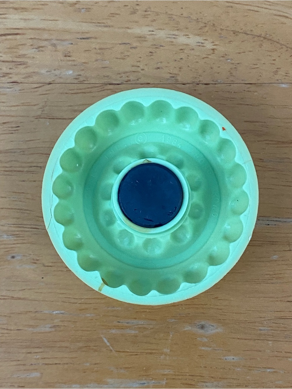 Vintage Tupperware Light Green Jello Mold Magnet - Picture 2 of 3